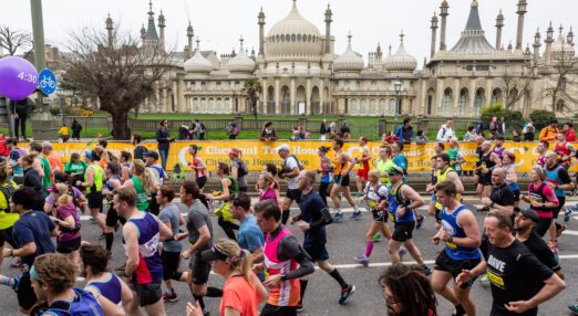 Runners passing in front of the Brighton Pavilion